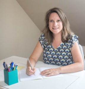 Présentation d'une rééducatrice dans son local